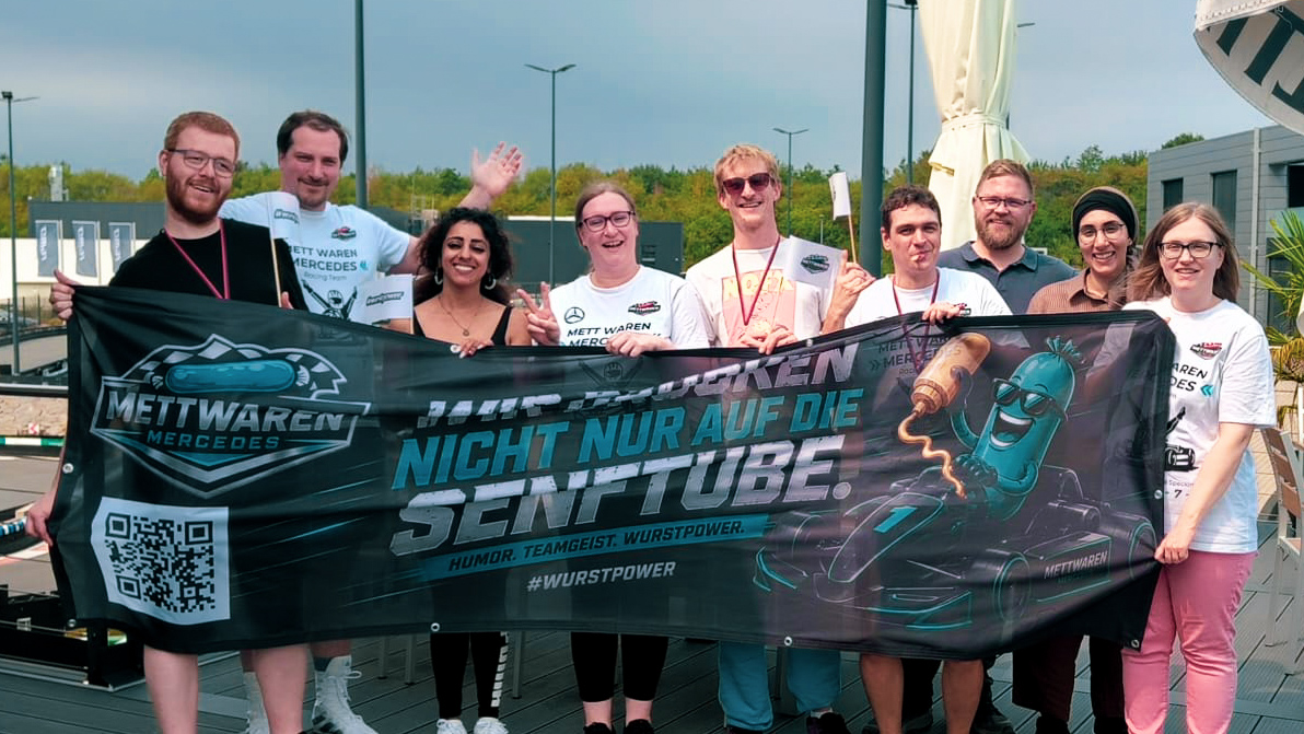Teamfoto von Mettwaren Mercedes beim Renntag im Rimodrom Hemer am 15. August 2026
