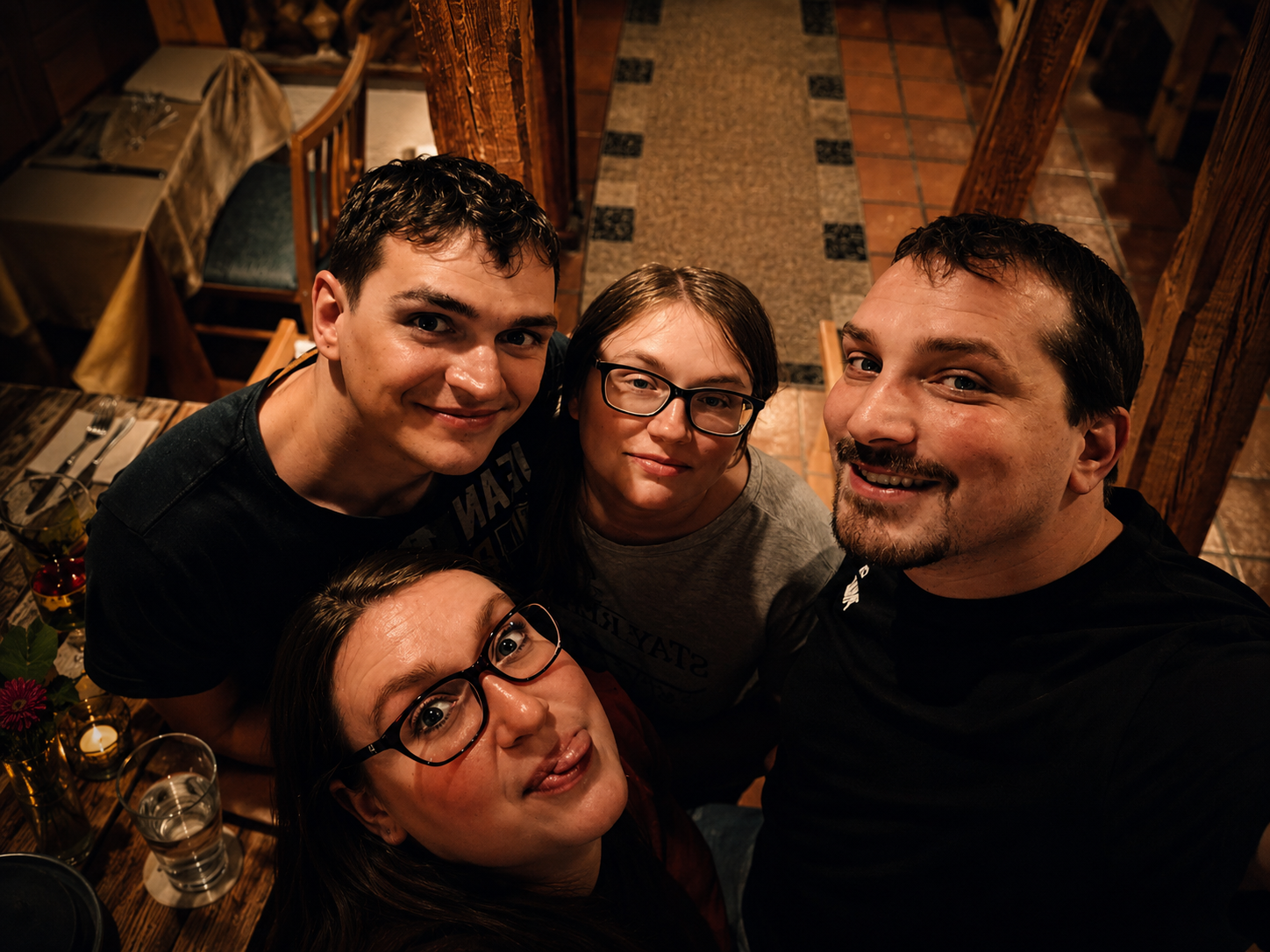 Das Team von Mettwaren Mercedes beim gemeinsamen Abendessen nach einem Renntag in Winterswijk